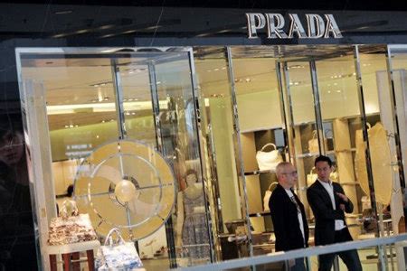 Prada raises .1bn in IPO 